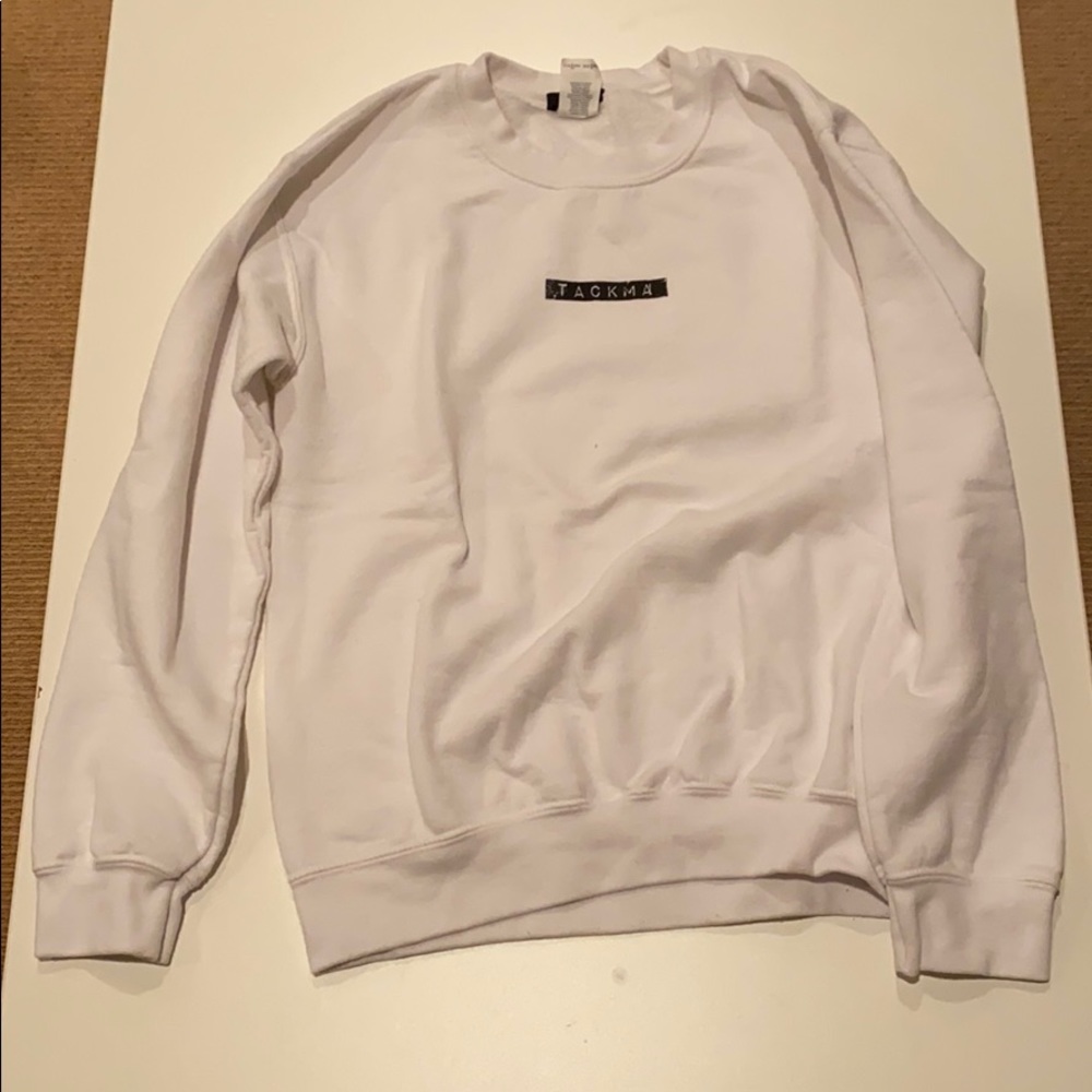 Tackma white crew neck